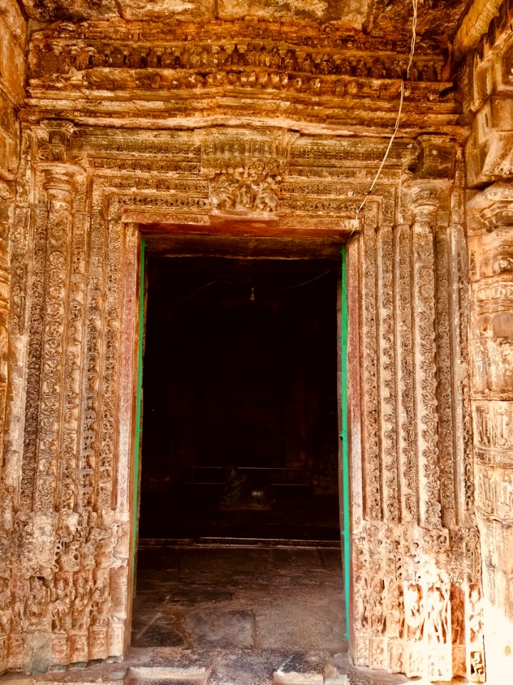 12th_century_Dodda_Basappa_temple,_Dambal,_Karnataka_India_-_04