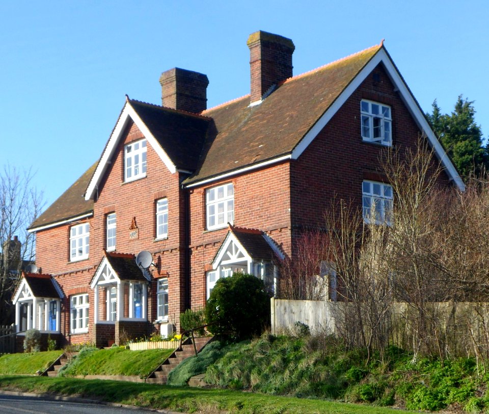 120–124_Vale_Avenue,_Patcham_(February_2014)