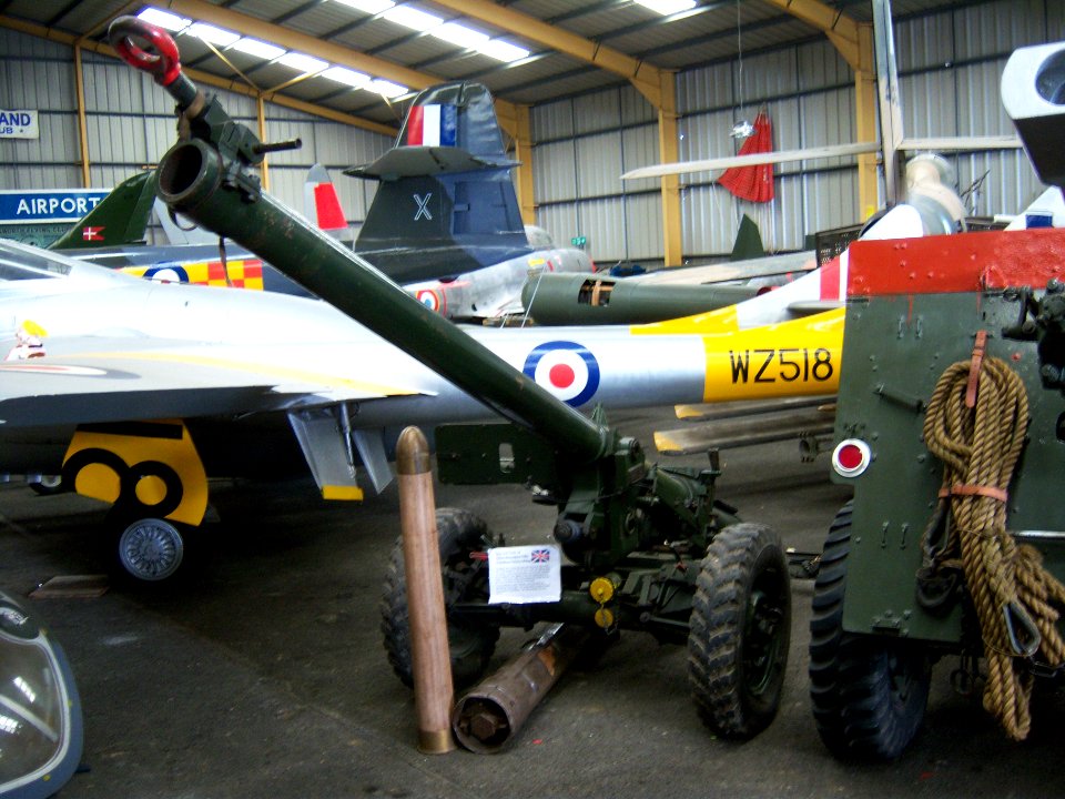 120mm_recoilless_anti-tank_gun,_NELSAM,_27_June_2015