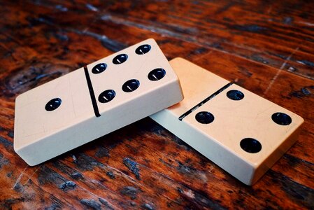 Game domino strategy