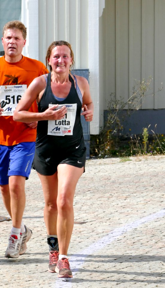 121_Lotta_Hammarstrand,_Peters_Vänner_and_516_Carl_Hjertberg_in_Musselloppet_2019