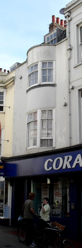 124_St_James's_Street,_Brighton_(NHLE_Code_1380881)_(September_2010)