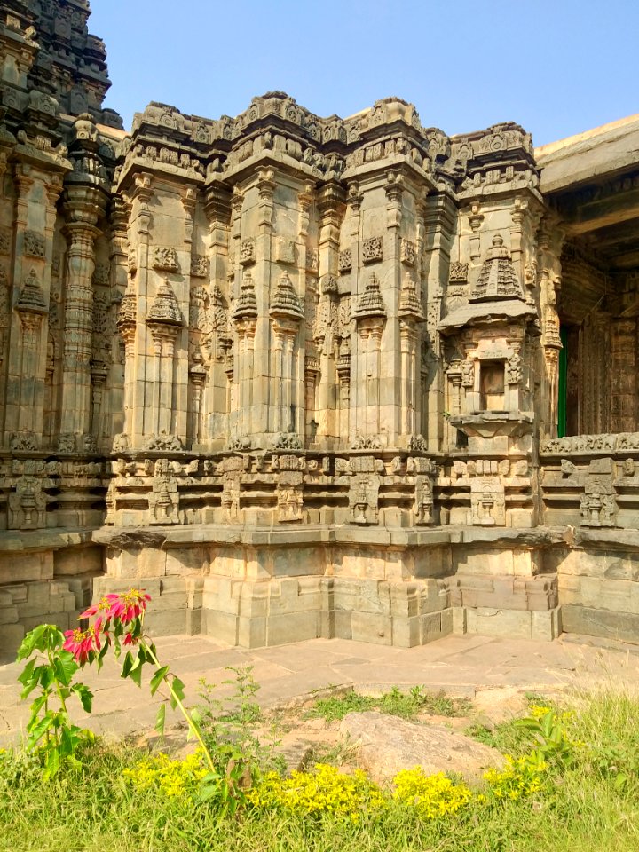 12th_century_Dodda_Basappa_temple,_Dambal,_Karnataka_India_-_3