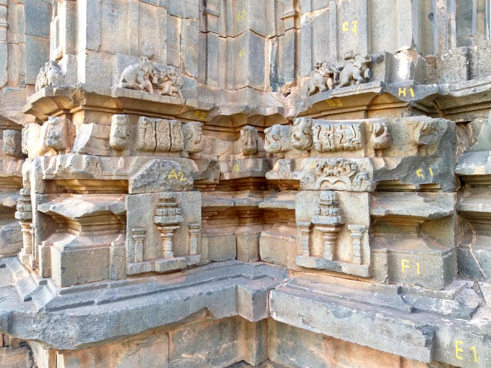 12th_century_Dodda_Basappa_temple,_Dambal,_Karnataka_India_-_87