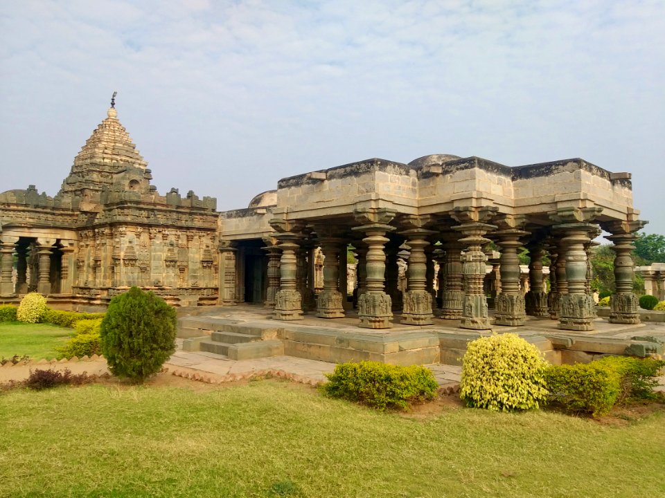12th_century_Mahadeva_temple,_Itagi,_Karnataka_India_-_17