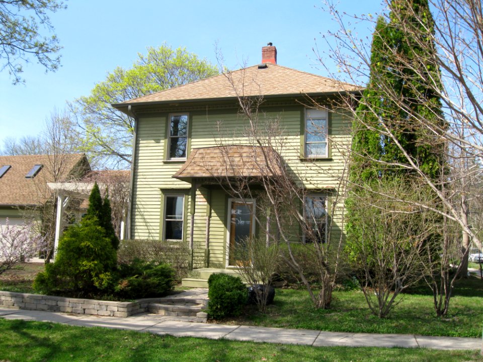 124_S._Franklin_St.,_East_Side_Historic_District,_Stoughton,_WI