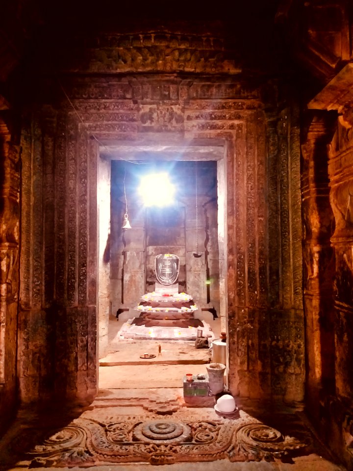 12th_century_Dodda_Basappa_temple,_Dambal,_Karnataka_India_-_37