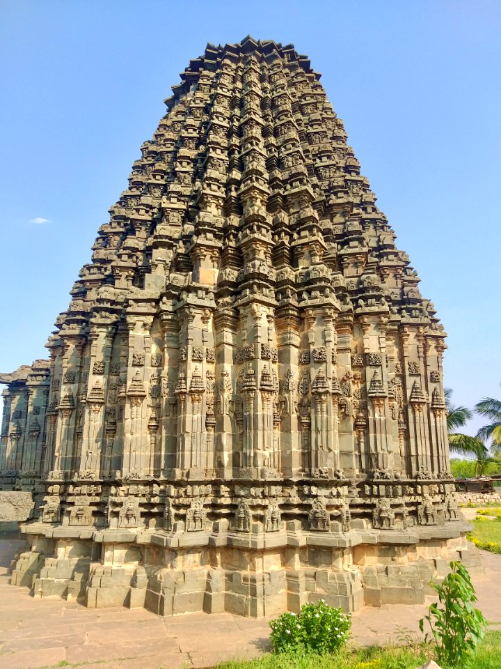 12th_century_Dodda_Basappa_temple,_Dambal,_Karnataka_India_-_9