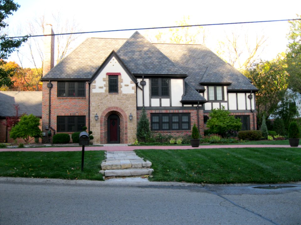 1303_Edgehill_Drive,_Shorewood_Historic_District