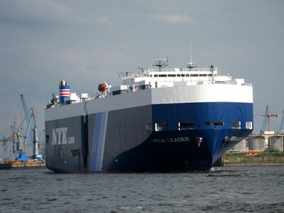 Hamburg sea cargo photo