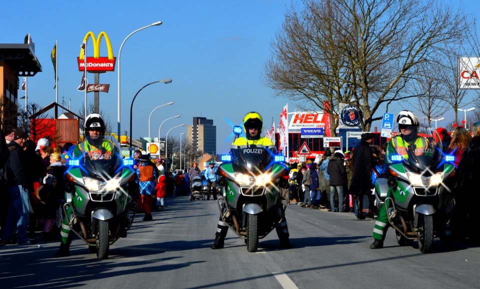 13-02-10_BMW_R_1200_RT_police_motorcycles._Spielvogel