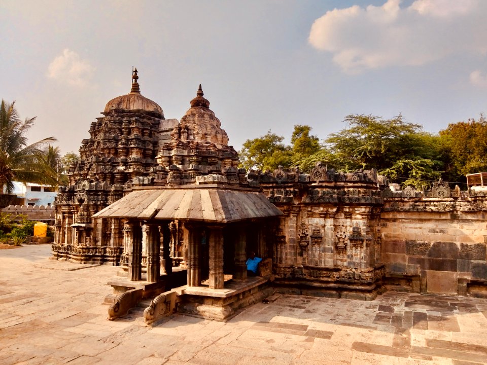 11th_century_Amritesvara_temple,_Annigeri,_Karnataka_India_-_01
