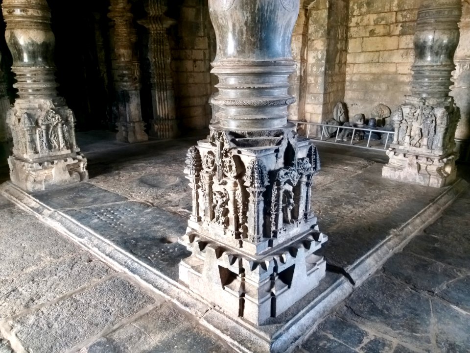 12th_century_Dodda_Basappa_temple,_Dambal,_Karnataka_India_-_62