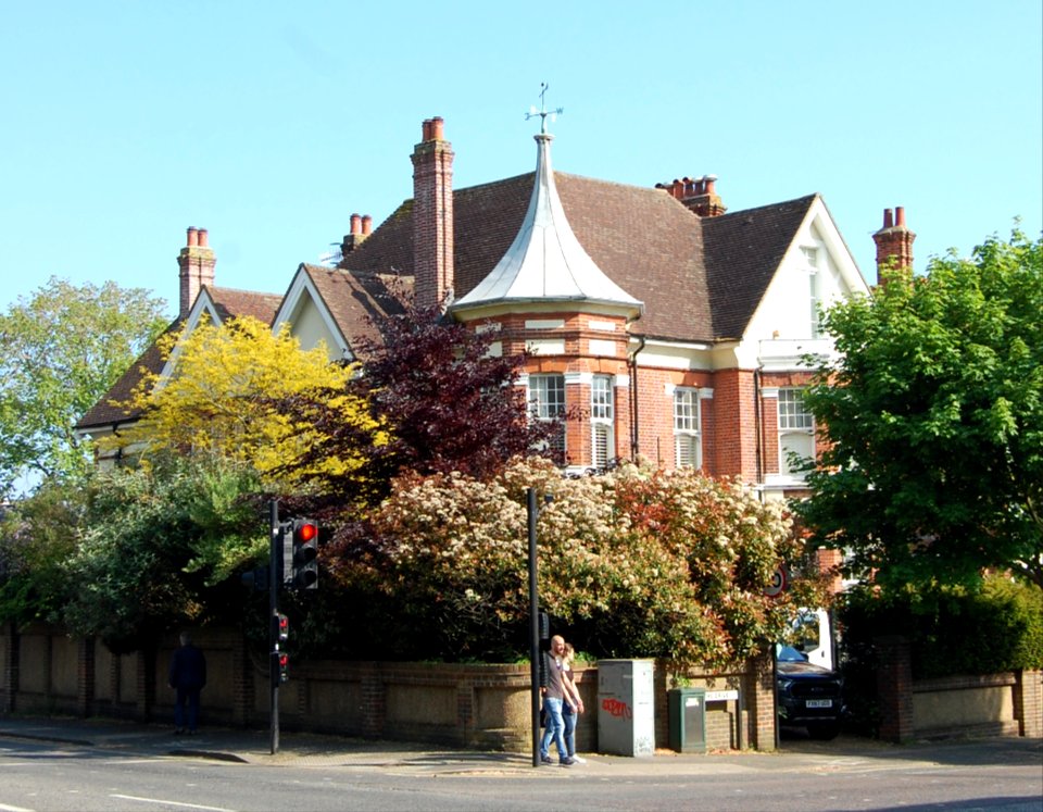 112_The_Drive,_Hove_(May_2018)