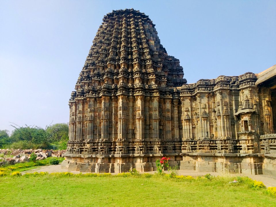 12th_century_Dodda_Basappa_temple,_Dambal,_Karnataka_India_-_6