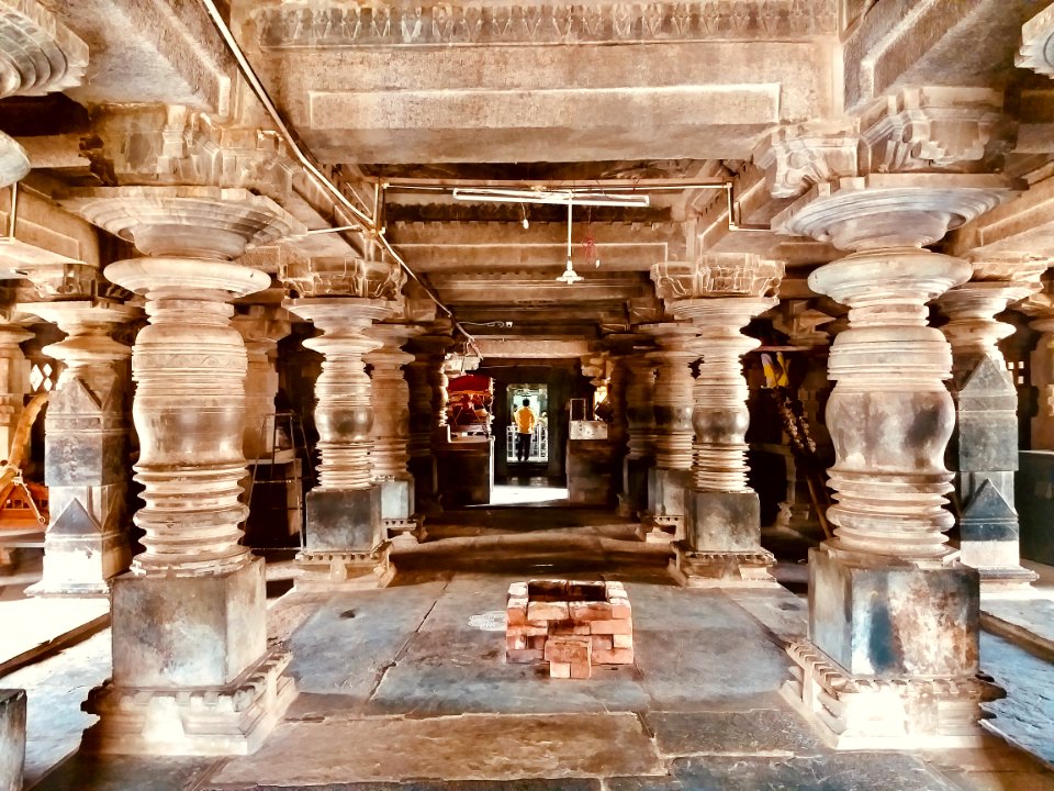 11th_century_Someshwara_temple,_Lakshmeswar,_Karnataka_India_-_120