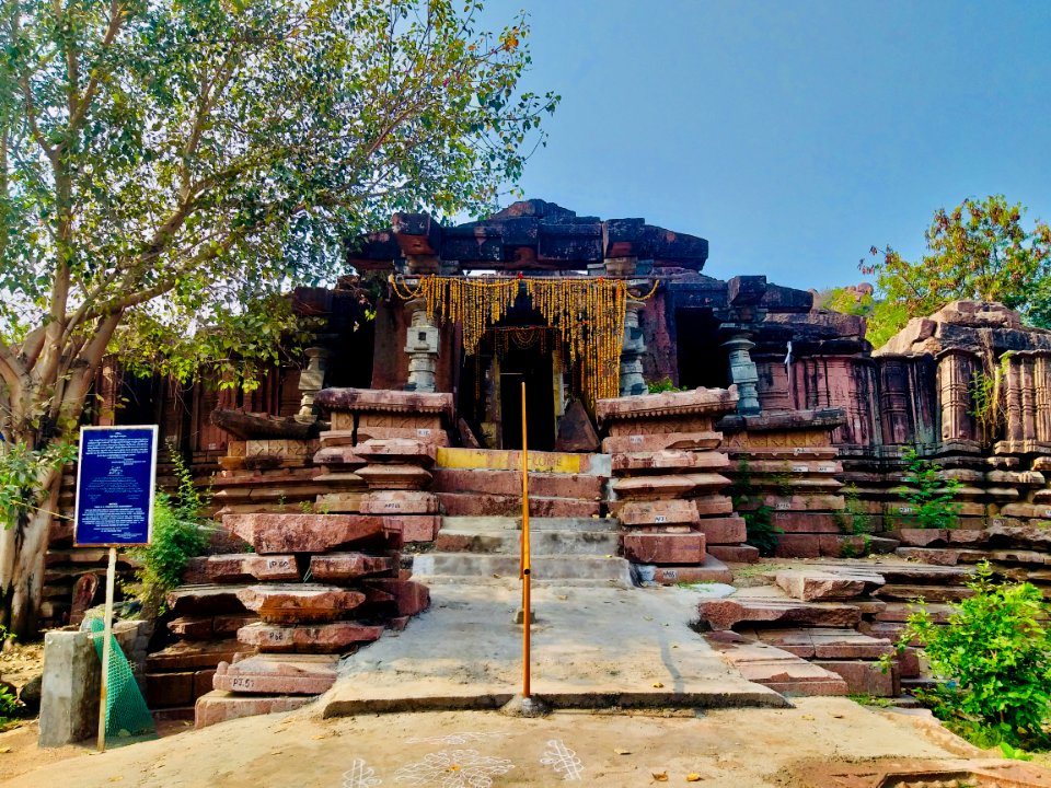 11th_to_13th_century_Shiva_Temple,_Nagunur,_Telangana_India_-_02