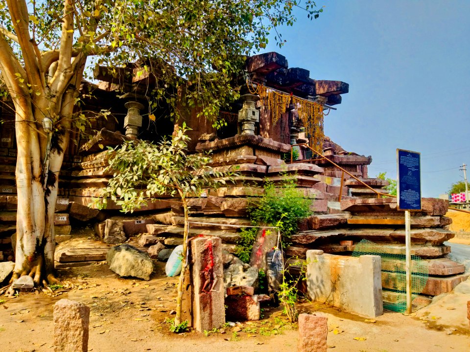 11th_to_13th_century_Shiva_Temple,_Nagunur,_Telangana_India_-_06
