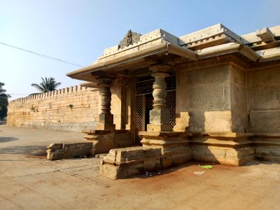 11th_century_Someshwara_temple,_Lakshmeswar,_Karnataka_India_-_15