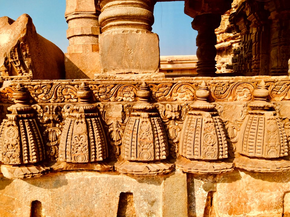 11th_century_Someshwara_temple,_Lakshmeswar,_Karnataka_India_-_36