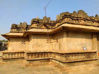 11th_century_Someshwara_temple,_Lakshmeswar,_Karnataka_India_-_19