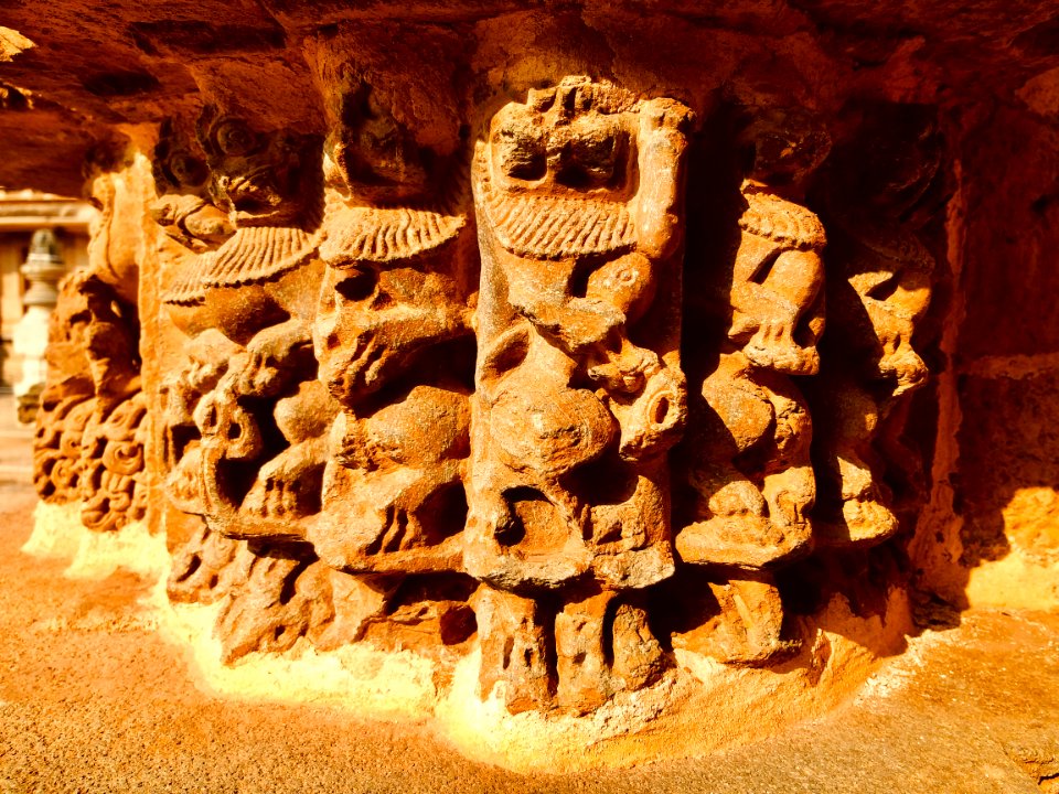 11th_century_Someshwara_temple,_Lakshmeswar,_Karnataka_India_-_45