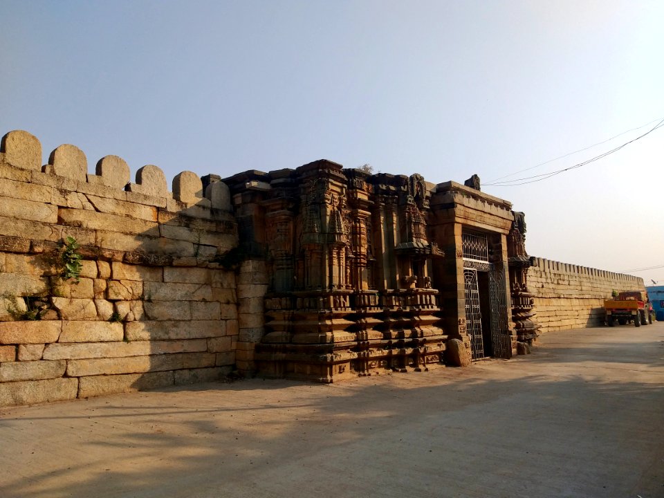 11th_century_Someshwara_temple,_Lakshmeswar,_Karnataka_India_-_2