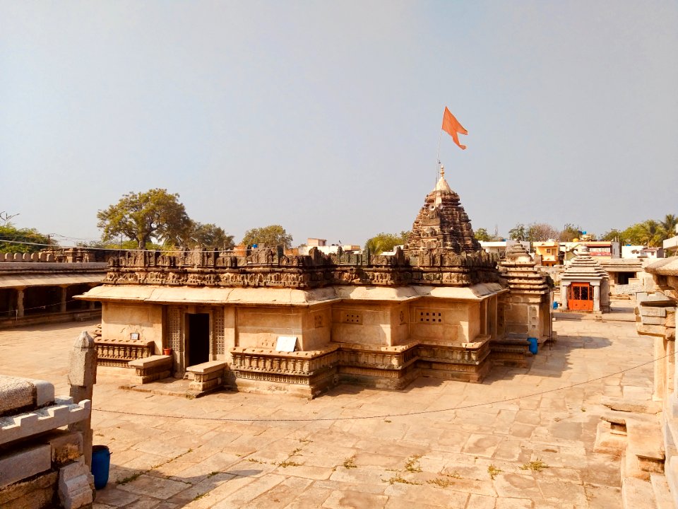 11th_century_Someshwara_temple,_Lakshmeswar,_Karnataka_India_-_107