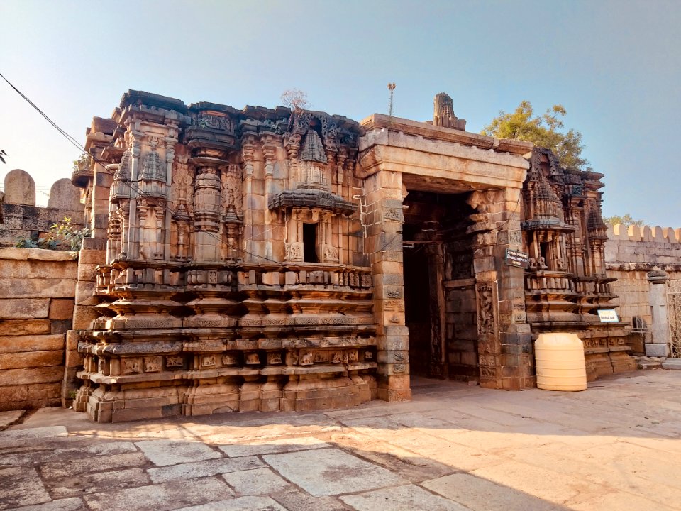 11th_century_Someshwara_temple,_Lakshmeswar,_Karnataka_India_-_24