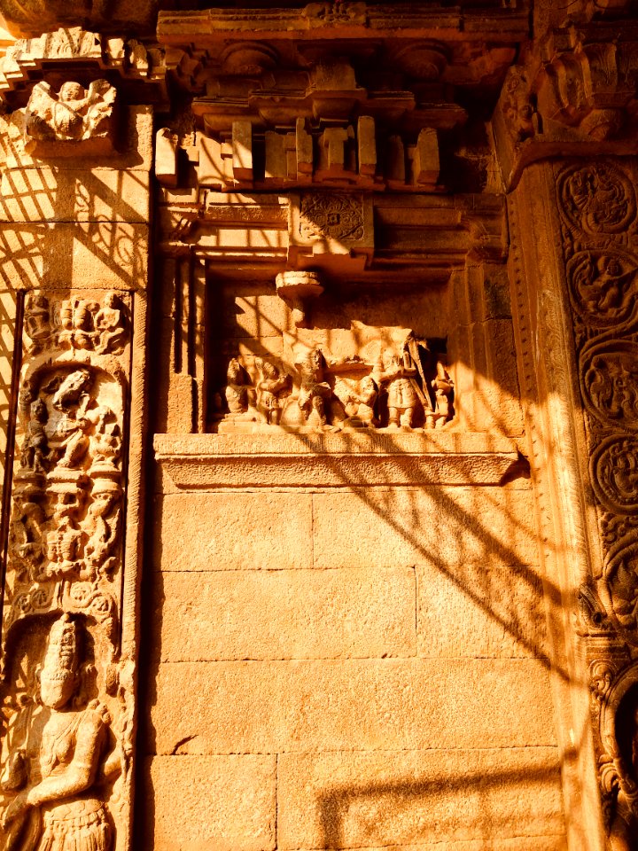 11th_century_Someshwara_temple,_Lakshmeswar,_Karnataka_India_-_27