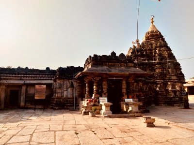 11th_century_Someshwara_temple,_Lakshmeswar,_Karnataka_India_-_4