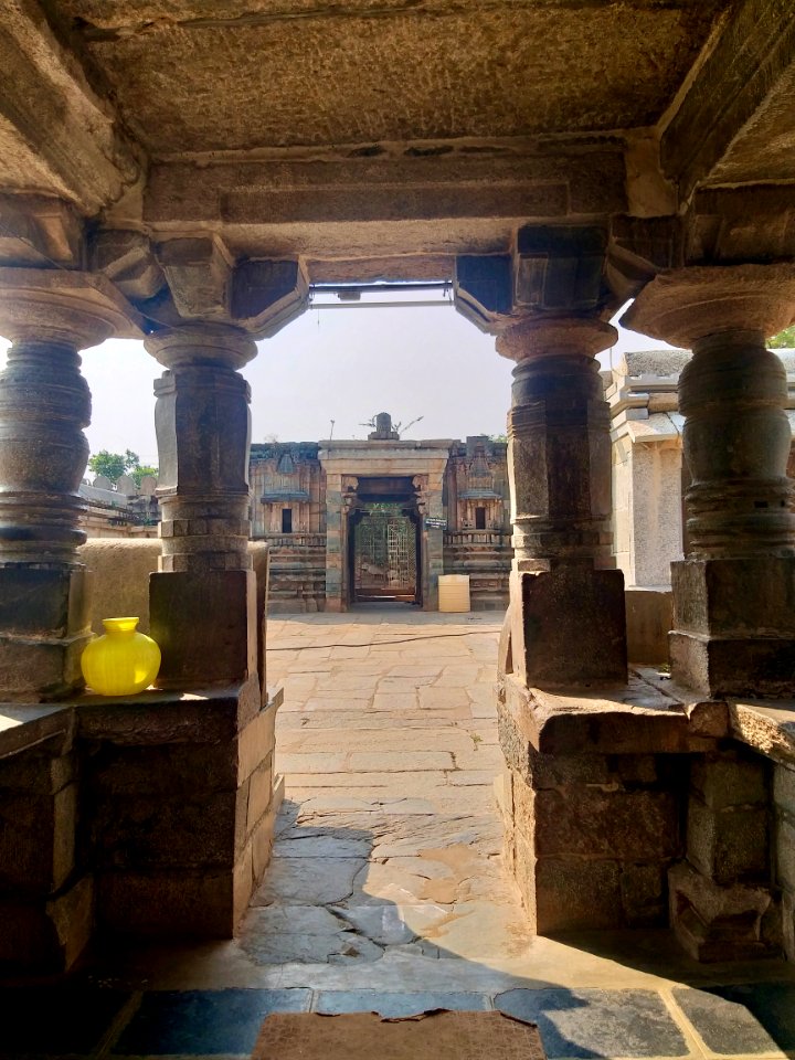 11th_century_Someshwara_temple,_Lakshmeswar,_Karnataka_India_-_122