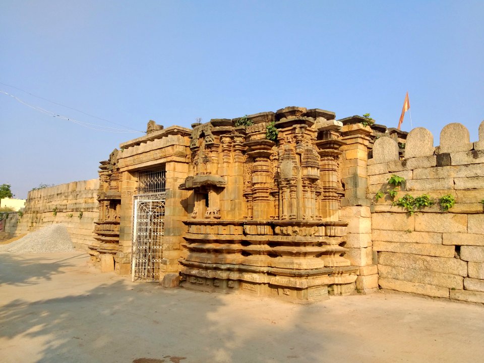 11th_century_Someshwara_temple,_Lakshmeswar,_Karnataka_India_-_1