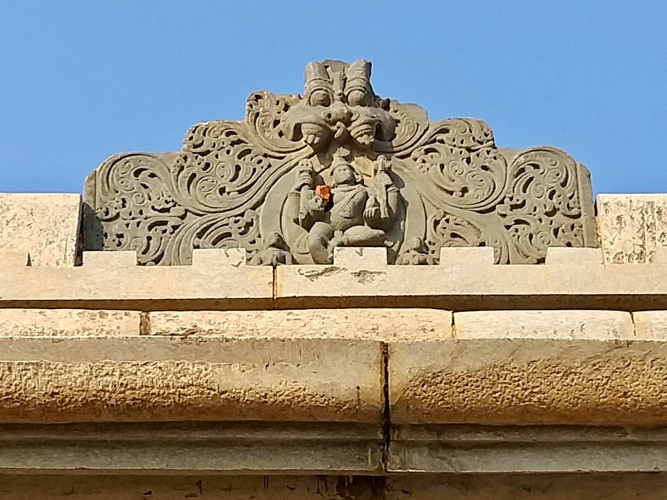 11th_century_Someshwara_temple,_Lakshmeswar,_Karnataka_India_-_16