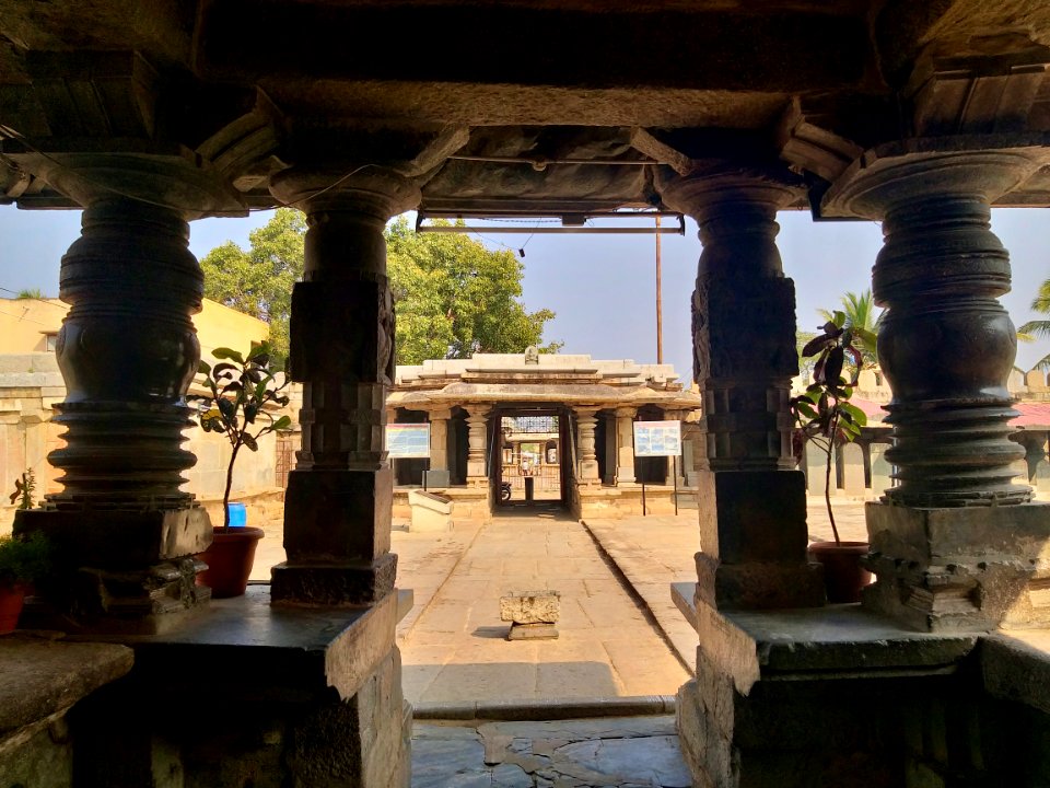 11th_century_Someshwara_temple,_Lakshmeswar,_Karnataka_India_-_104
