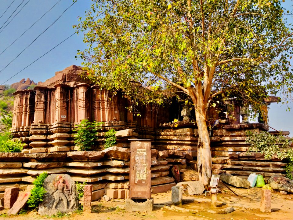 11th_to_13th_century_Shiva_Temple,_Nagunur,_Telangana_India_-_07