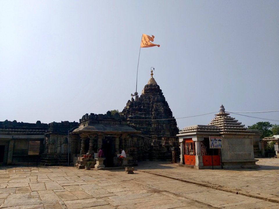 11th_century_Someshwara_temple,_Lakshmeswar,_Karnataka_India_-_117