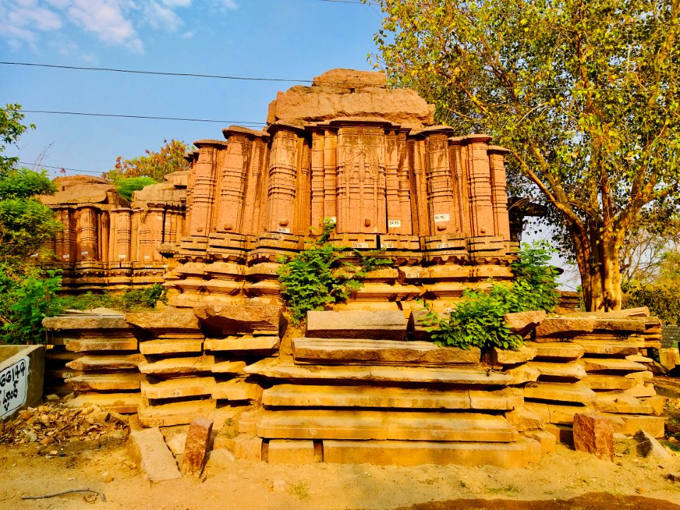 11th_to_13th_century_Shiva_Temple,_Nagunur,_Telangana_India_-_16