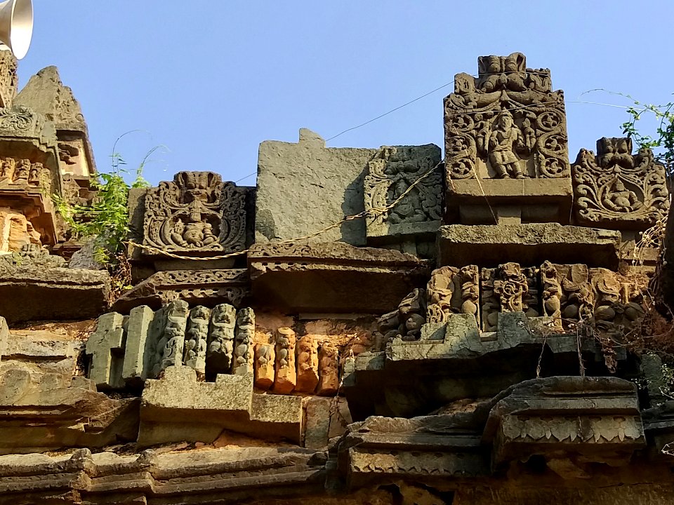 11th_century_Someshwara_temple,_Lakshmeswar,_Karnataka_India_-_38