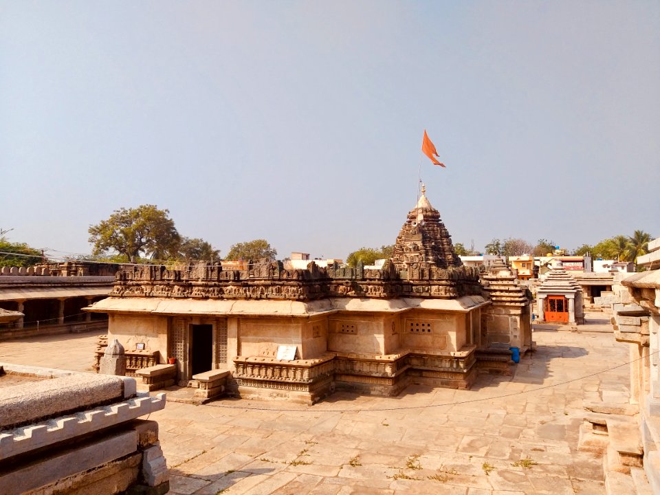 11th_century_Someshwara_temple,_Lakshmeswar,_Karnataka_India_-_106