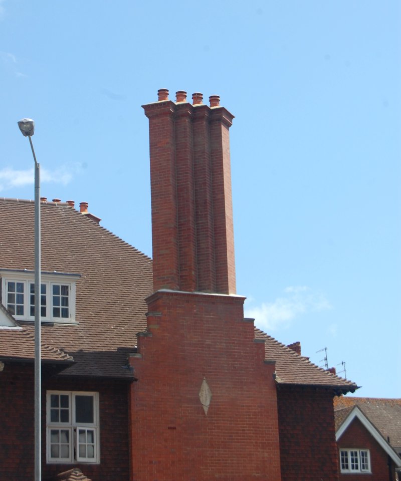 11_Grand_Avenue,_Hove_(May_2020)_(Detail_of_Chimney)