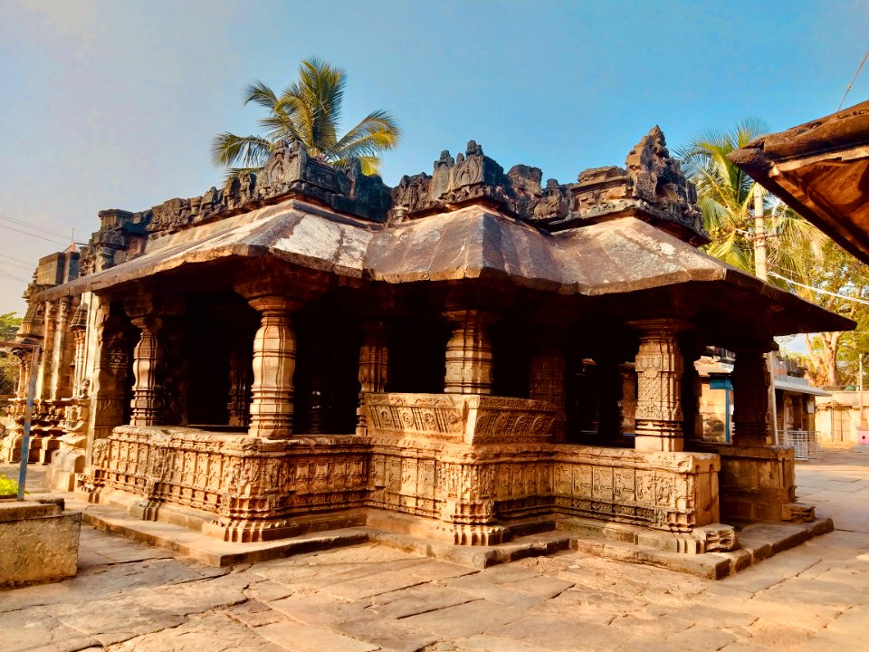 1100_CE_Saraswati_temple,_Gadag,_Karnataka_India_-_01
