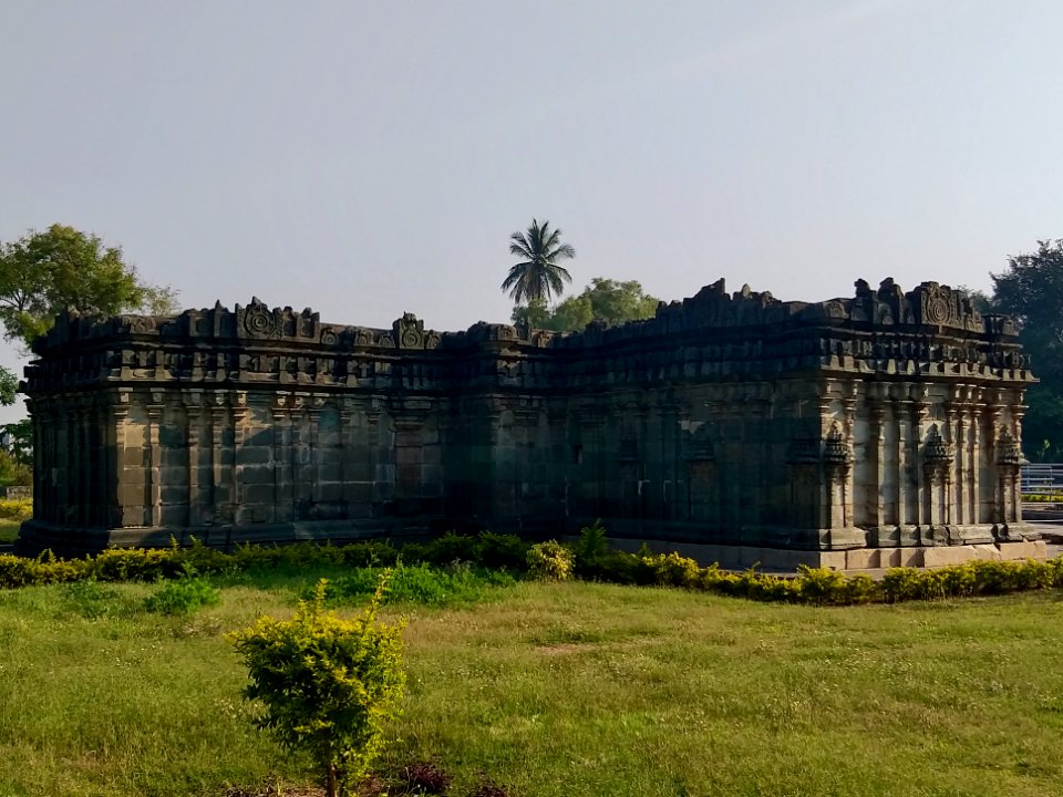11th_12th_century_Manikeshwara_temple,_Lakkundi,_Karnataka_India_-_8