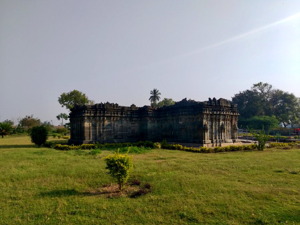 11th_12th_century_Manikeshwara_temple,_Lakkundi,_Karnataka_India_-_7