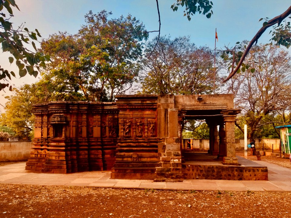 11th_12th_century_Iswara_temple,_Kamaleshwara_Kalleswara_Kamlishvara,_Jalasangvi_Karnataka_India_-_1