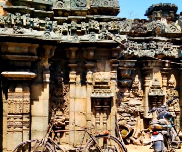 11th_12th_century_Kumbhareshwara_temple,_Lakkundi,_Karnataka_India_-_5