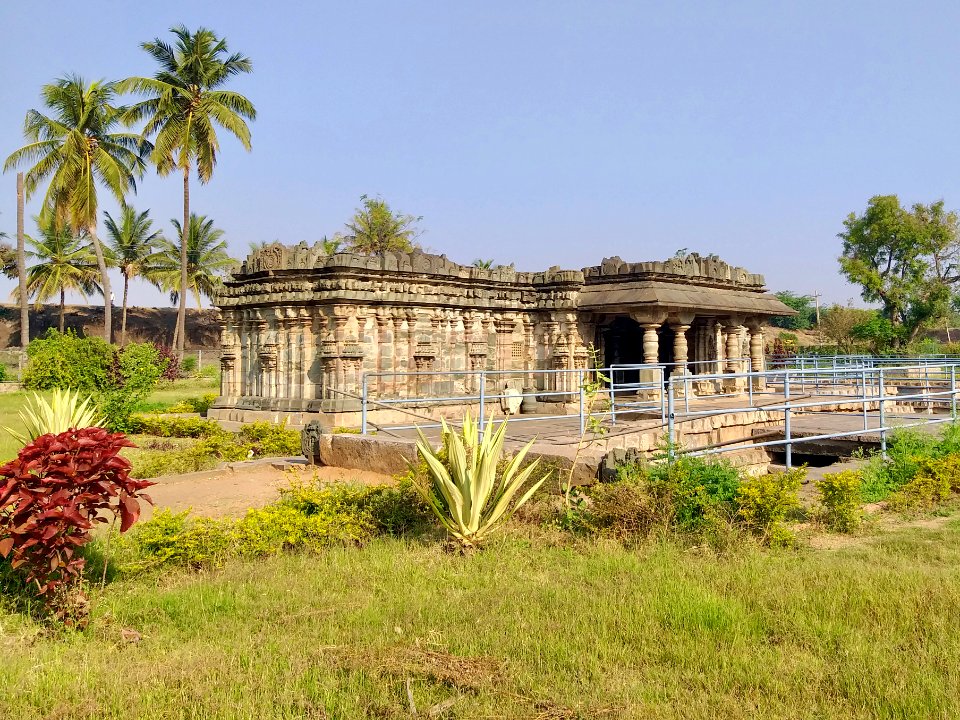 11th_12th_century_Manikeshwara_temple,_Lakkundi,_Karnataka_India_-_29