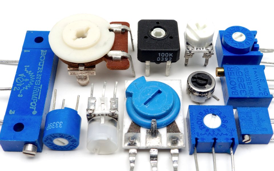 12_board_mounted_potentiometers