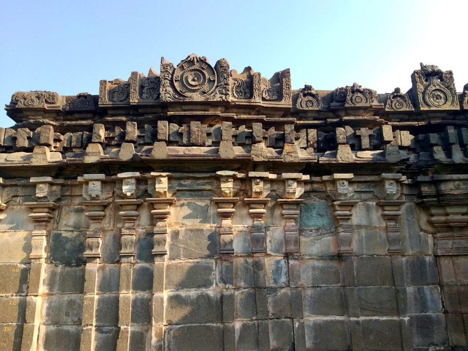 11th_12th_century_Manikeshwara_temple,_Lakkundi,_Karnataka_India_-_25