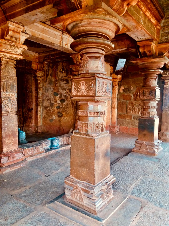 11th_12th_century_Iswara_temple,_Kamaleshwara_Kalleswara_Kamlishvara,_Jalasangvi_Karnataka_India_-_24